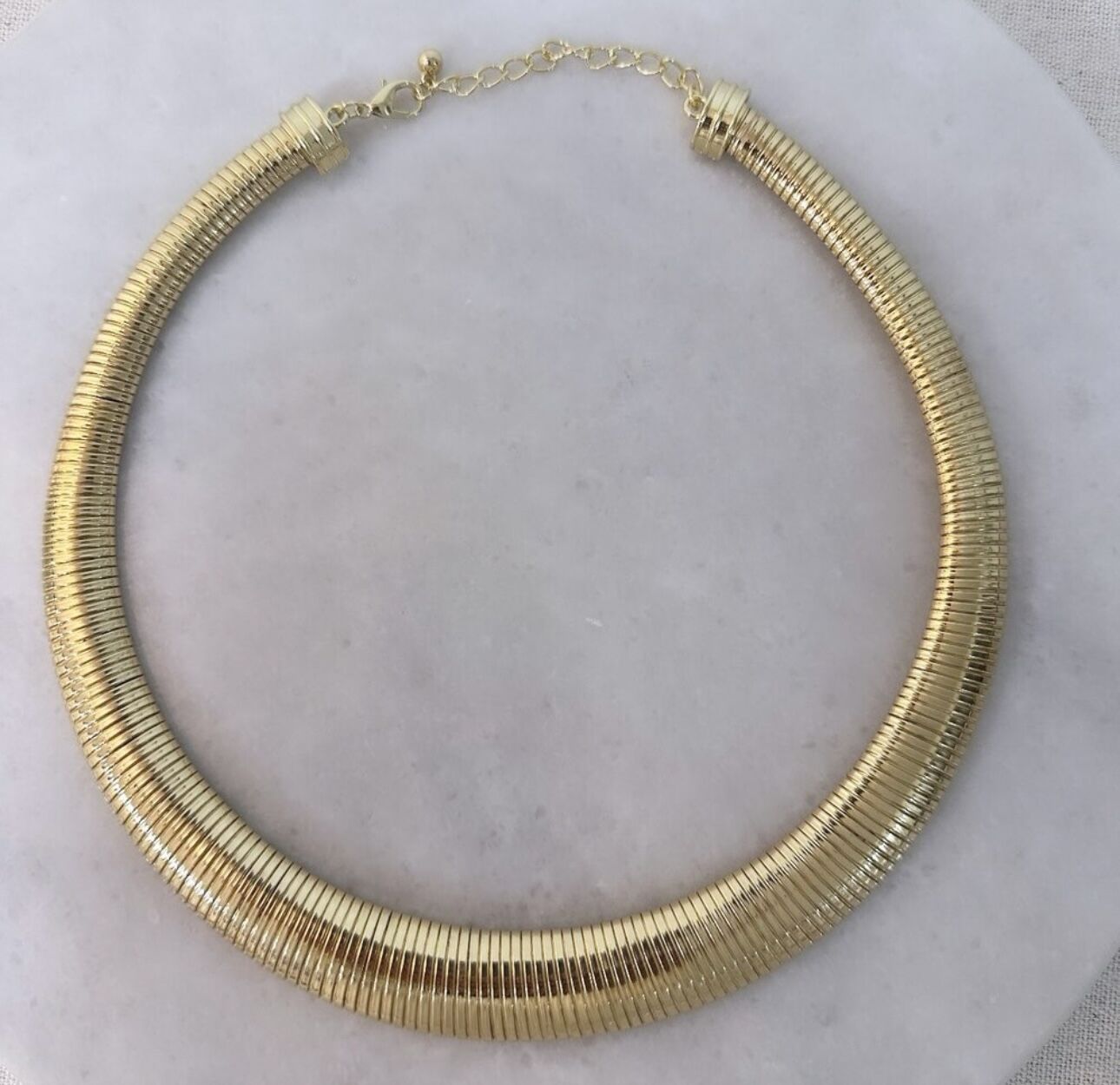 Özel Seri Gold Tırtık Plaka Bombeli Choker Kolye